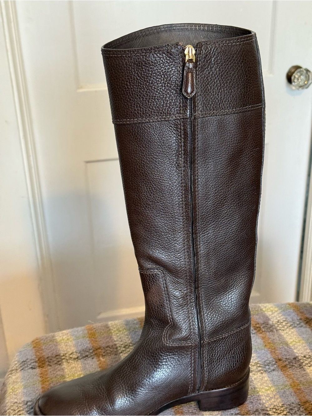 Tory Burch Joanna Dark Brown Pebbled Leather Knee Riding Boots Gold Logo EUC sz8 - Picture 4 of 11